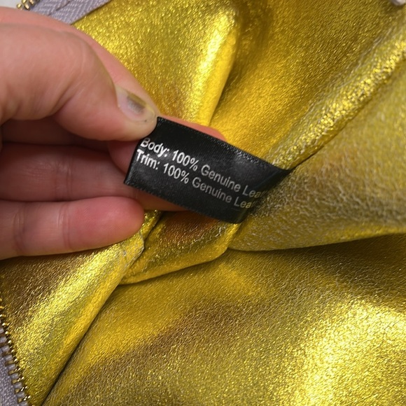 G.I.L.I  METALLIC LEATHER ZIP TOP TOTE - Picture 13 of 16